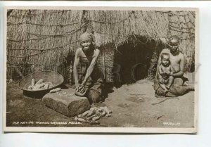 438918 British SOUTH Africa Semi-nude women grinding maize photo postcard