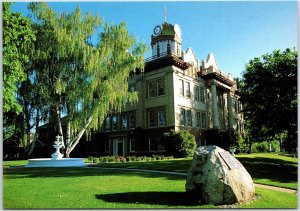 VINTAGE CONTINENTAL SIZE POSTCARD FERGUS COUNTY COURTHOUSE AT LEWISTON MONTANA