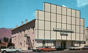 1960s WINNEMUCCA NEVADA NIXON HALL OLD CARS MAIN STREET CHROME POSTCARD P547