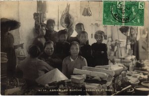 PC ANNAM AU MARCHE CONGAIES ET NHOS ETHNIC TYPES VIETNAM INDOCHINA (a36929)