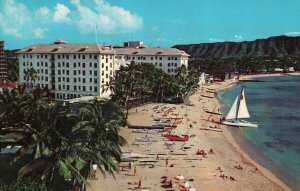 VINTAGE POSTCARD MOANA HOTEL (SHERATON) ON THE BEACH AT WAIKIKI HAWAII 1968