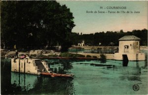 CPA Courbevoie - Bords de Seine (274540)