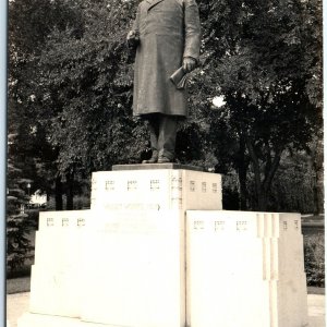 c1940s Rochester, Minn. RPPC Williams Worrell Mayo Statue Pioneer Physician A144