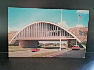 Postcard  Famous Interstate Hosts  Restaurant, Will Rogers Trnpke, OK   Z4