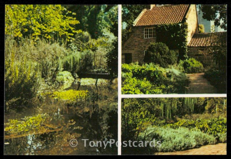 Cooks' Cottage - Fitzroy Gardens