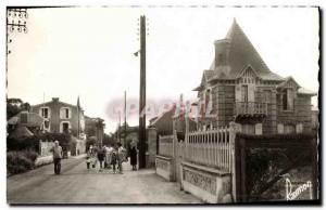 Postcard Modern Bernieres sur Mer Avenue des Ormes