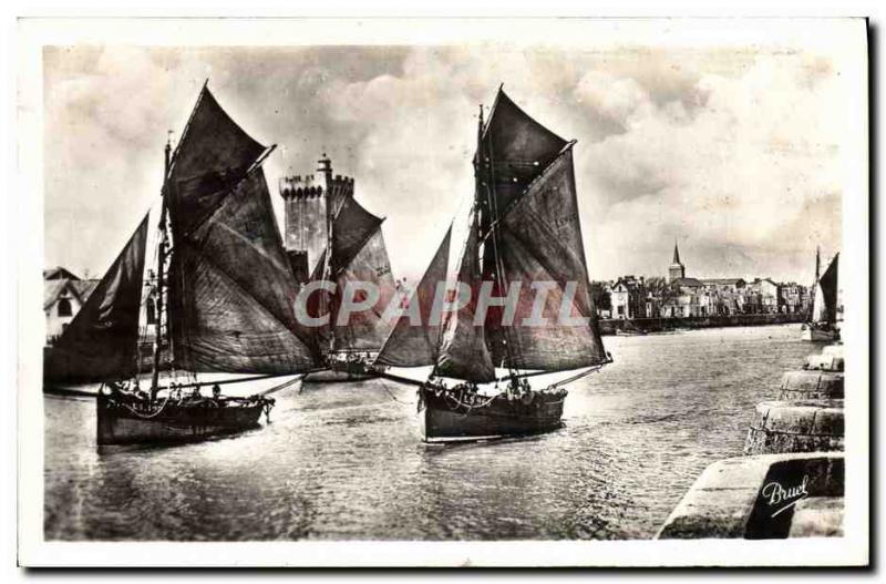Old Postcard Boat Les Sables d & # 39Olonne tuna vessels to Depart for fishing