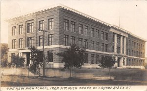 H35/ Iron Mountain Michigan RPPC Postcard c1910 the New High School  114