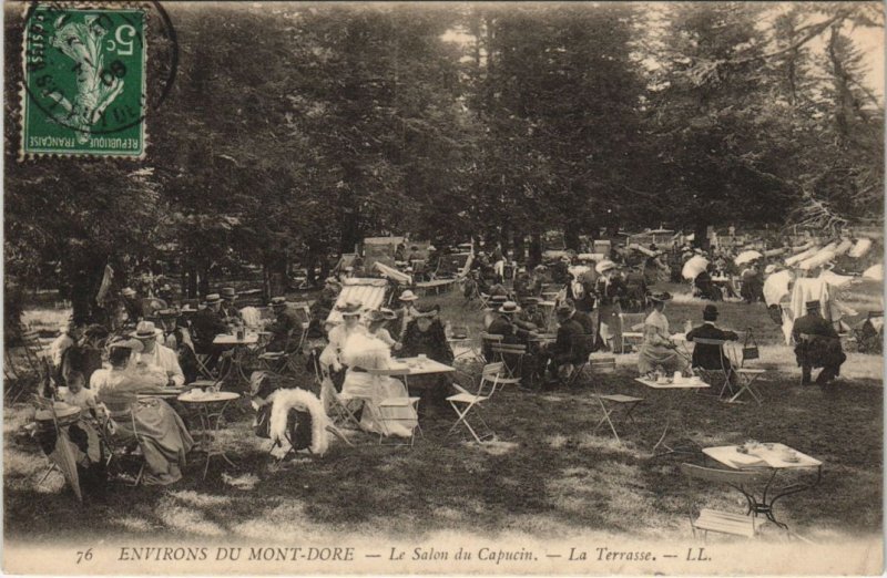 CPA LE MONT-DORE Env. - Le salon du Capucin - La Terrasse (1253722)