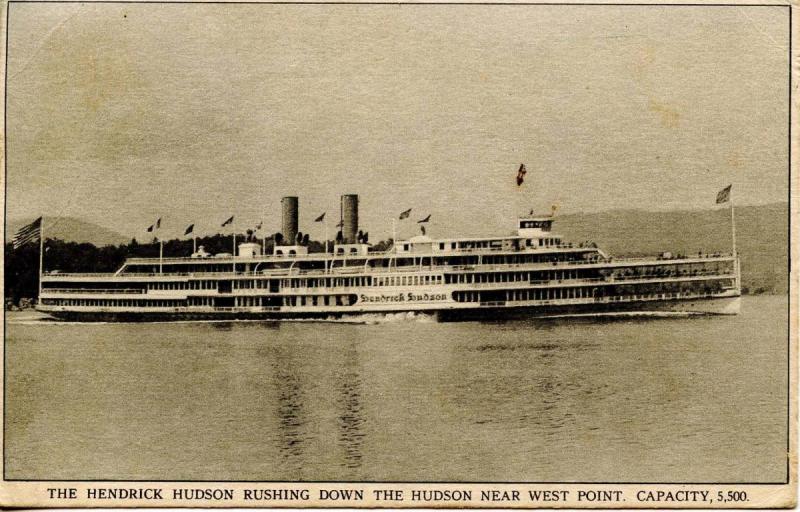 Hudson River Day Line - Steamer Hendrich Hudson near West Point