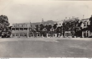 RP: Lyndhurst , England , 30-40s ; Grand Hotel , New Forest