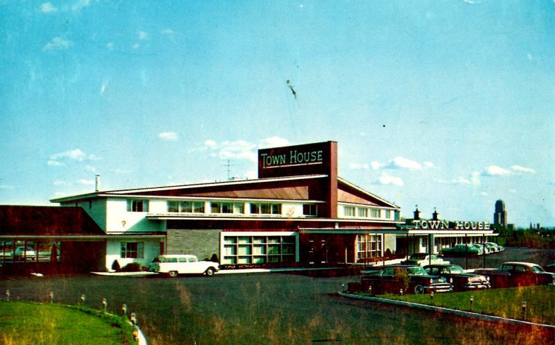 NY - Albany. Town House Motor Hotel