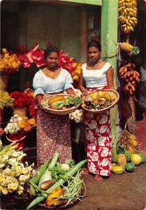 BR99326 fruit and vegetable vendors   sri lanka ceylon types folklore costumes