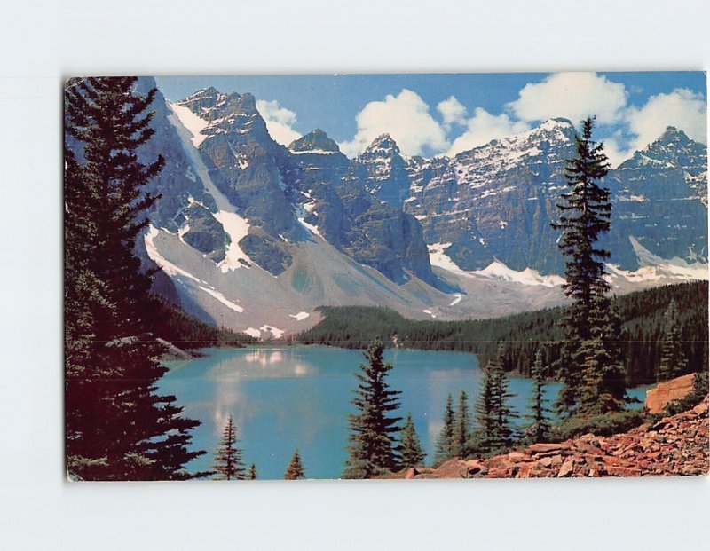 Postcard Moraine Lake in the Valley of the Ten Peaks, Banff Nat'l Park, Canada 