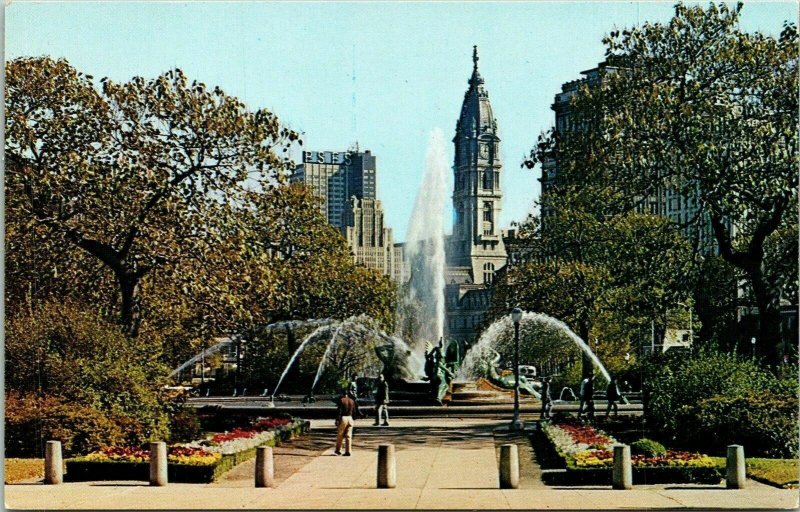 Philadelphia Logan Circle Pennsylvania Water Display PSFS Building VTG Postcard 