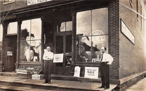 DC1/ Des Moines Iowa RPPC Postcard c1910 Clothing Store Clerks 92