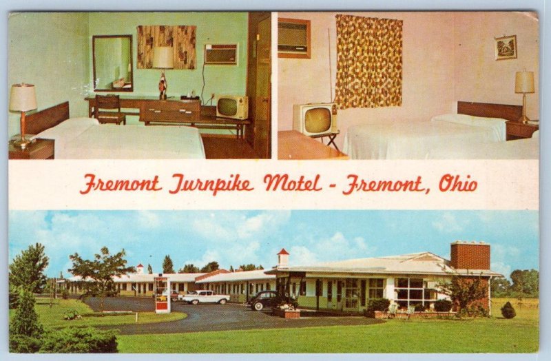 1970 FREMONT OHIO TURNPIKE MOTEL VW BEETLE PHONE BOOTH TV WALL UNIT AC POSTCARD