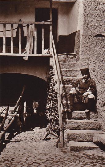 Italy Visoni Di Sardegna Nuoro Cortile rustico Man In Typical Costume Real Photo