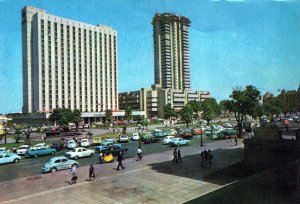 VINTAGE CONTINENTAL SIZE POSTCARD DOWNTOWN STREET SCENE SHERATON HOTEL LIMA PERU