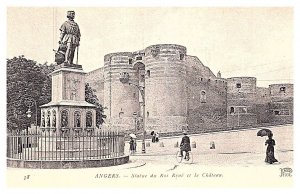 Angers,  Statue du Roi Reme et le Chateau