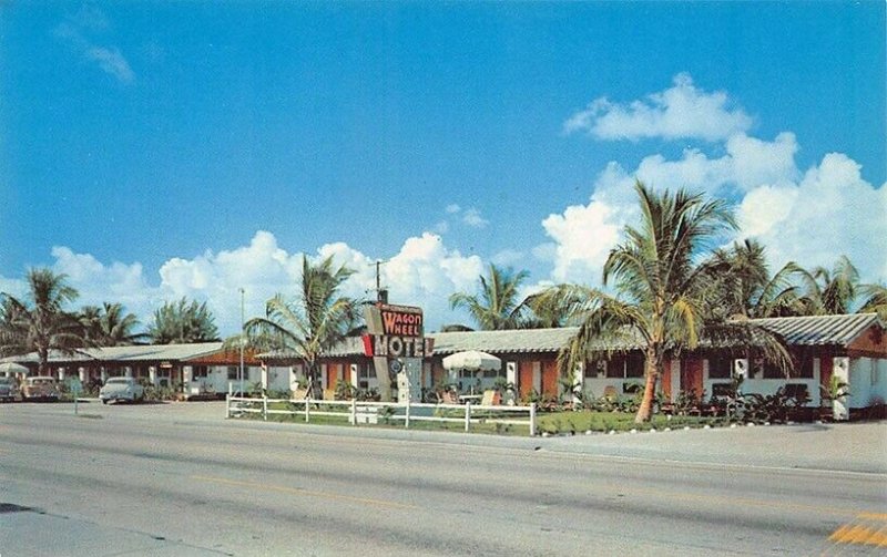 Hollywood FL Wagon Wheel Motel Old Cars Postcard