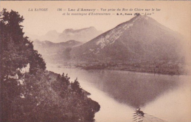 France Annecy Vue prise du Roc de Chere sur le lac et la montagne d'Entr...