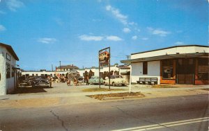 ATLANTIC COURT Virginia Beach, VA Roadside 1950s Chrome Vintage Postcard