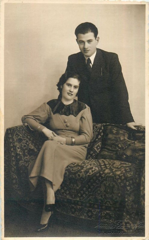 Postcard Social history family portrait 1935