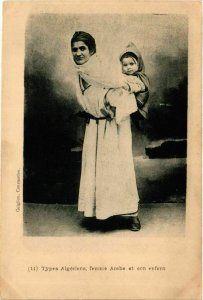 CPA AK Femme Arabe et son enfant ALGERIE (831888)