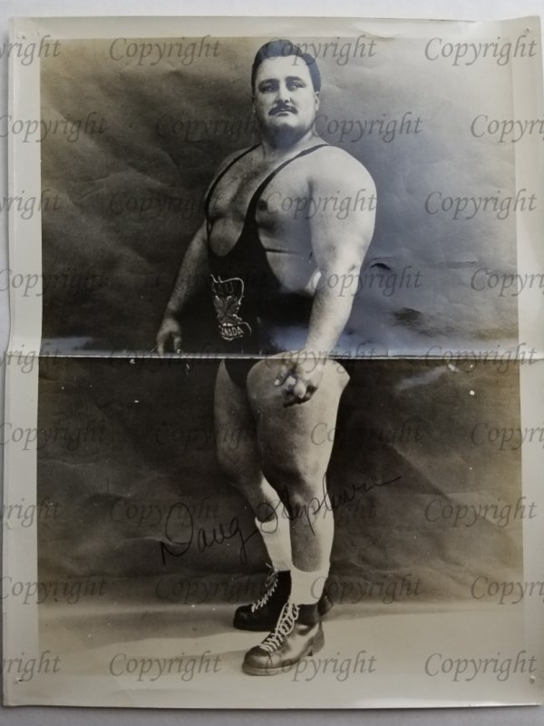 Bodybuilder Doug Hepburn 8 x 10 Autograph Photo *CREASED* D20002