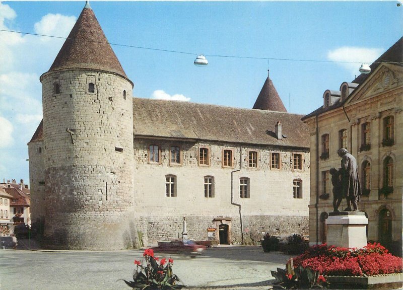 Postcard France Yverdon le chateau the castle il castello statue monument