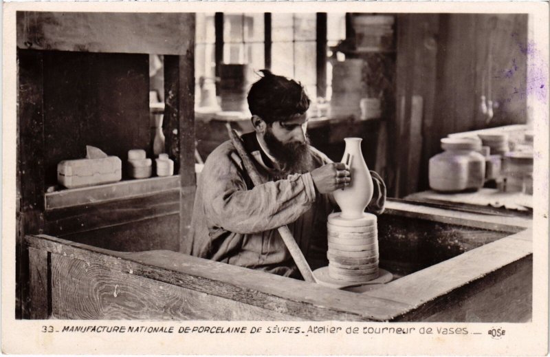 CPA Sevres Manufacture Nationale Atelier de tourneur de Vases (1315743)