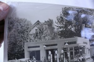 Ca. 1940's Black & White Original Photo Shell Gas Station Davis Service