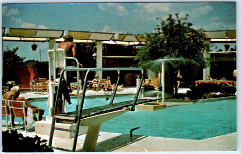 CANADIAN, Oklahoma  OK    Roadside  ARROWHEAD LODGE Swimming Pool    Postcard