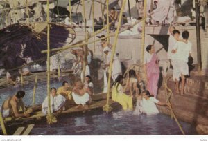 Bathing in Ganges , VARANASI (Banaras) , India , 50-70s