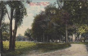 Iowa Cedar Rapids Crveway Riverside Park