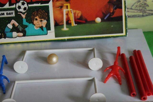 BLOW FOOTBALL VINTAGE INGHAM DAY BOXED 1960/70'S