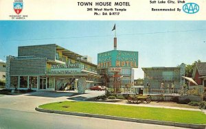 SALT LAKE CITY, Utah UT   TOWN HOUSE MOTEL  Pool~Vintage Car  ROADSIDE  Postcard