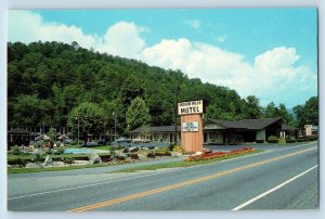 Cherokee North Carolina NC Postcard Indian Hills Motel Cars Road Trees Scene