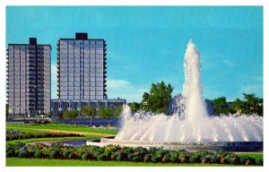 Postcard FOUNTAIN SCENE Winnipeg Manitoba MB AS4719