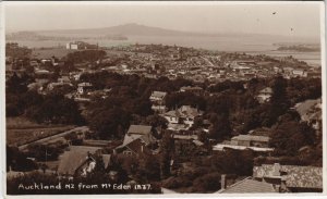 PC NEW ZEALAND, AUCKLAND FROM MT EDEN, Vintage REAL PHOTO Postcard (B41444)