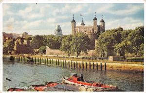 BR61297 the tower of london ship bateaux  uk