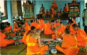 CPM AK THAILAND Bangkok, Thailand: The priests at meal time (344458)