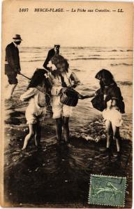 CPA  Berck-Plage - La Péche aux Crevettes   (76905)