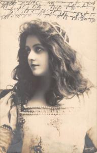 US2602 Woman Portrait, Lady in Dress Postcard reutlinger Paria maud amy