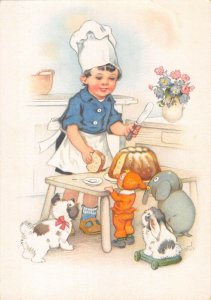 US4173 Little Boy Cooking, Postcard Animals cake