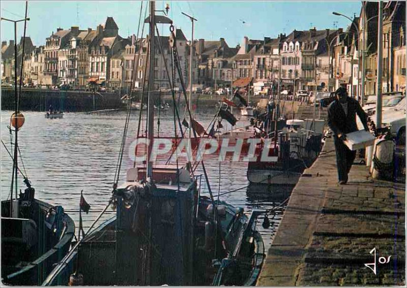 Postcard Modern Brittany color Croisic The fishing port and fishing boats docks