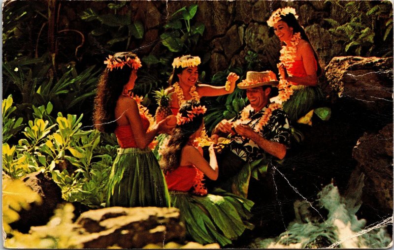 VINTAGE POSTCARD TYPICAL TOURIST TREATMENT HAWAII POLYNESIAN BEAUTIES {creasing}