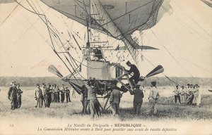 Aviation military commission boards to the airship's nacelle Zeppelin REPUBLIQUE