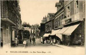 CPA VEULES-les-ROSES La Rue Victor-hugo (868948)